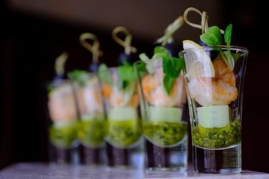 Канапе с креветкой и соусом песто 25 гр