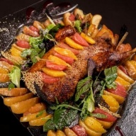 Утка запеченная с яблоками, апельсином и грейфрутом