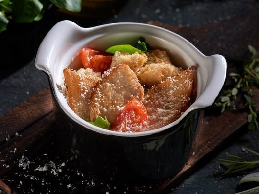 Салат Цезарь с курицей